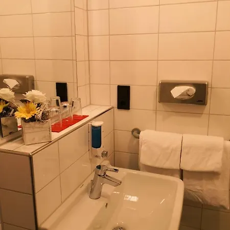 顾腾希尔滕酒店 3*